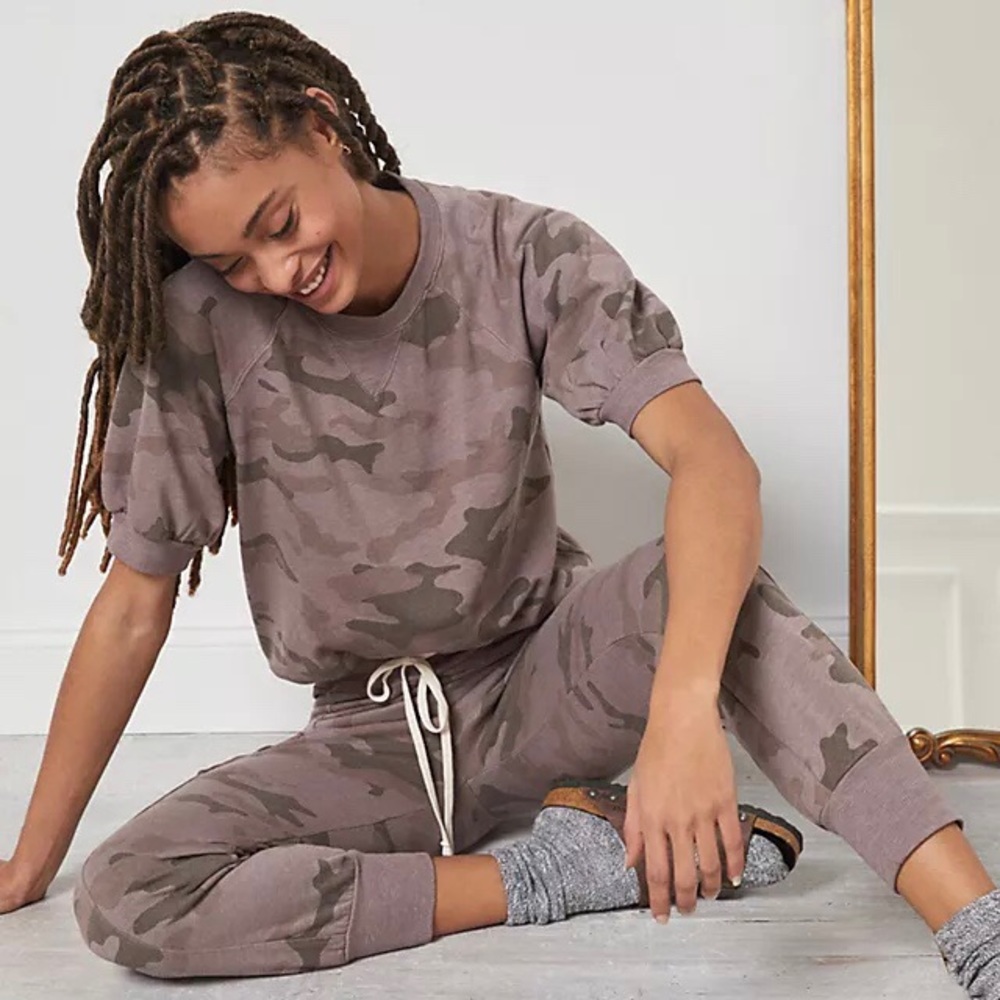 Anthropologie Sundry Camo Cargo Joggers - XS (NWT)